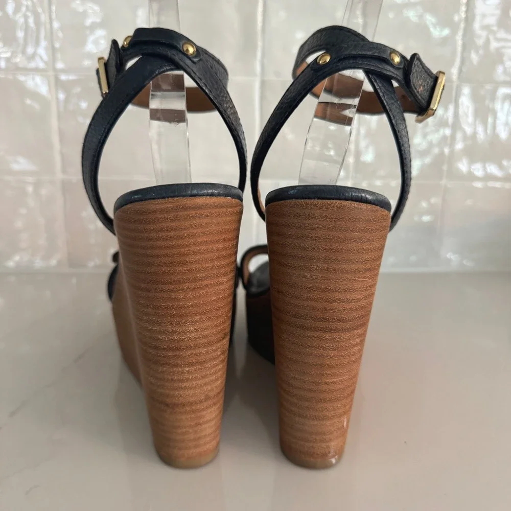 Tory Burch Elina Wedge Sandals Women 9.5 Navy Blue Pebbled Leather Gold Logo